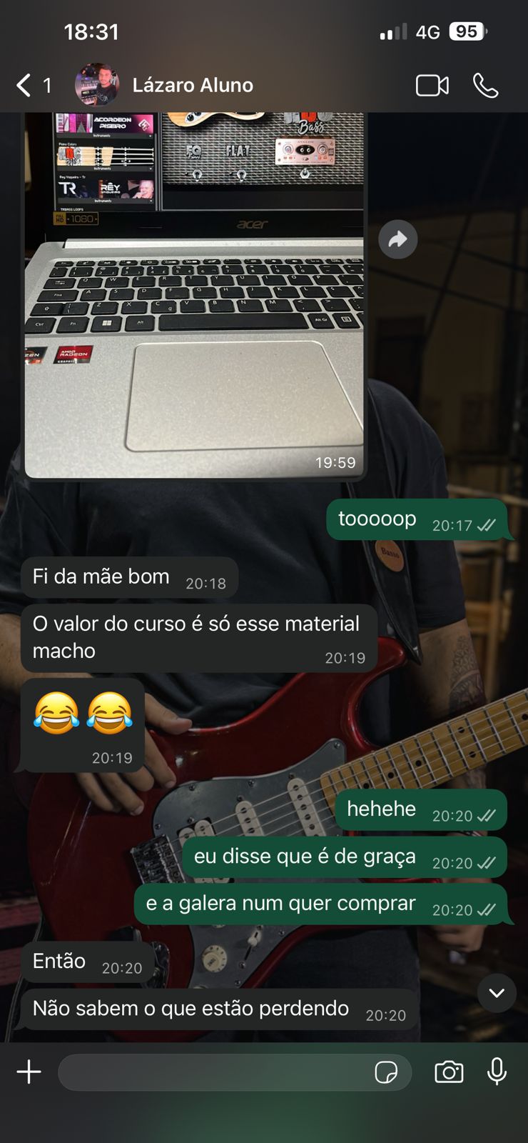 Print do aluno Lázaro comemorando o material do curso