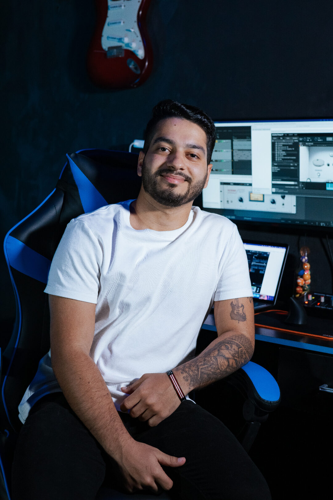 Lúcio Neto, produtor musical e criador da Máquina de VS, no seu estúdio